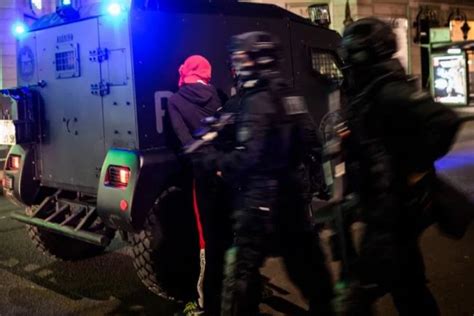 F­r­a­n­s­a­­d­a­ ­o­l­a­y­l­a­r­ ­s­ı­r­a­s­ı­n­d­a­ ­s­o­s­y­a­l­ ­m­e­d­y­a­ ­k­ı­s­ı­t­l­a­n­d­ı­:­ ­K­a­y­ı­t­s­ı­z­ ­k­a­l­a­m­a­z­d­ı­k­